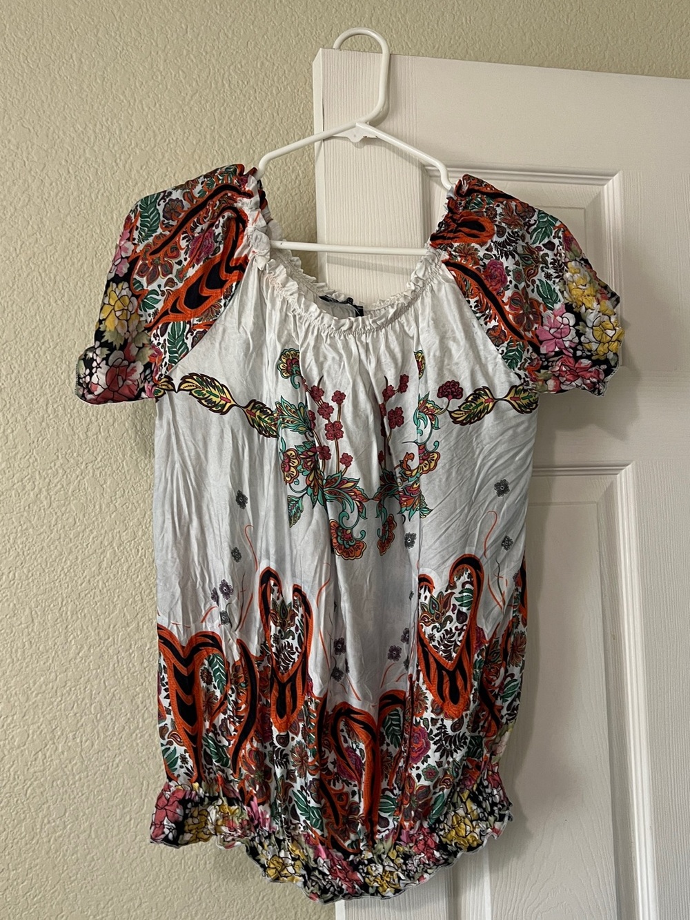 Bella Amore Off the Shoulder Women’s Top in White and Multicolor